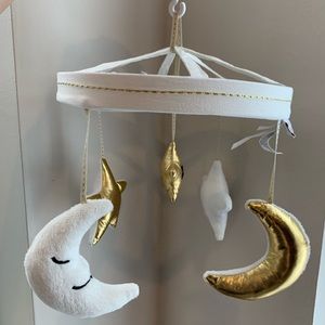 Pottery Barn Kids Emily & Merritt XO Crib Mobile